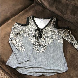 Venus long sleeve with shoulder cut out